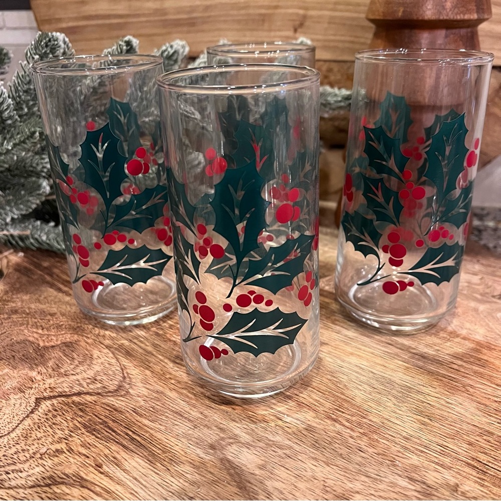 NEW Vintage Crisa Christmas Holly & Berries 16 oz Glass Set of 4.